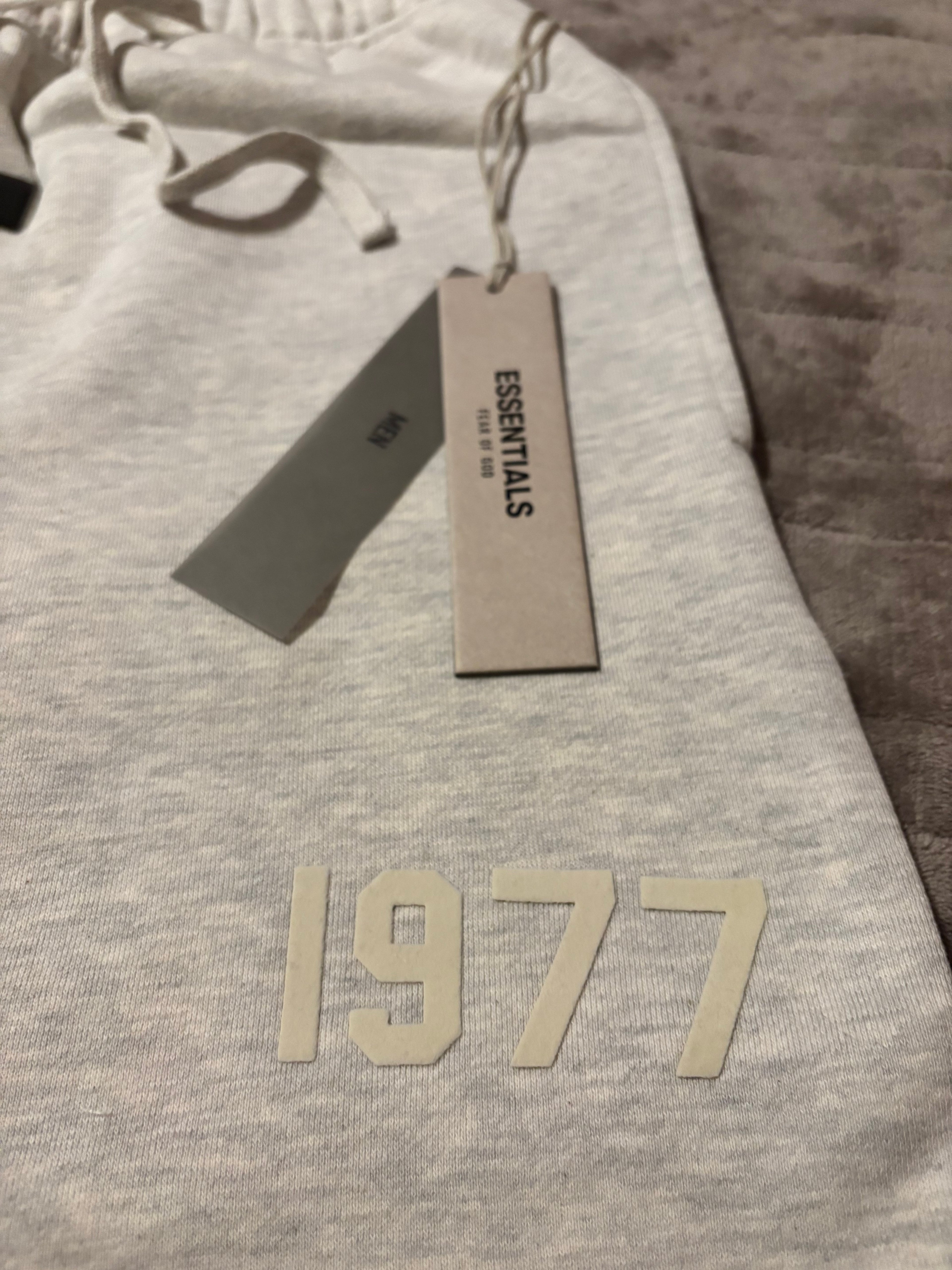 NEW Fear of God Essentials Light Oatmeal 1977 Shorts Size Small