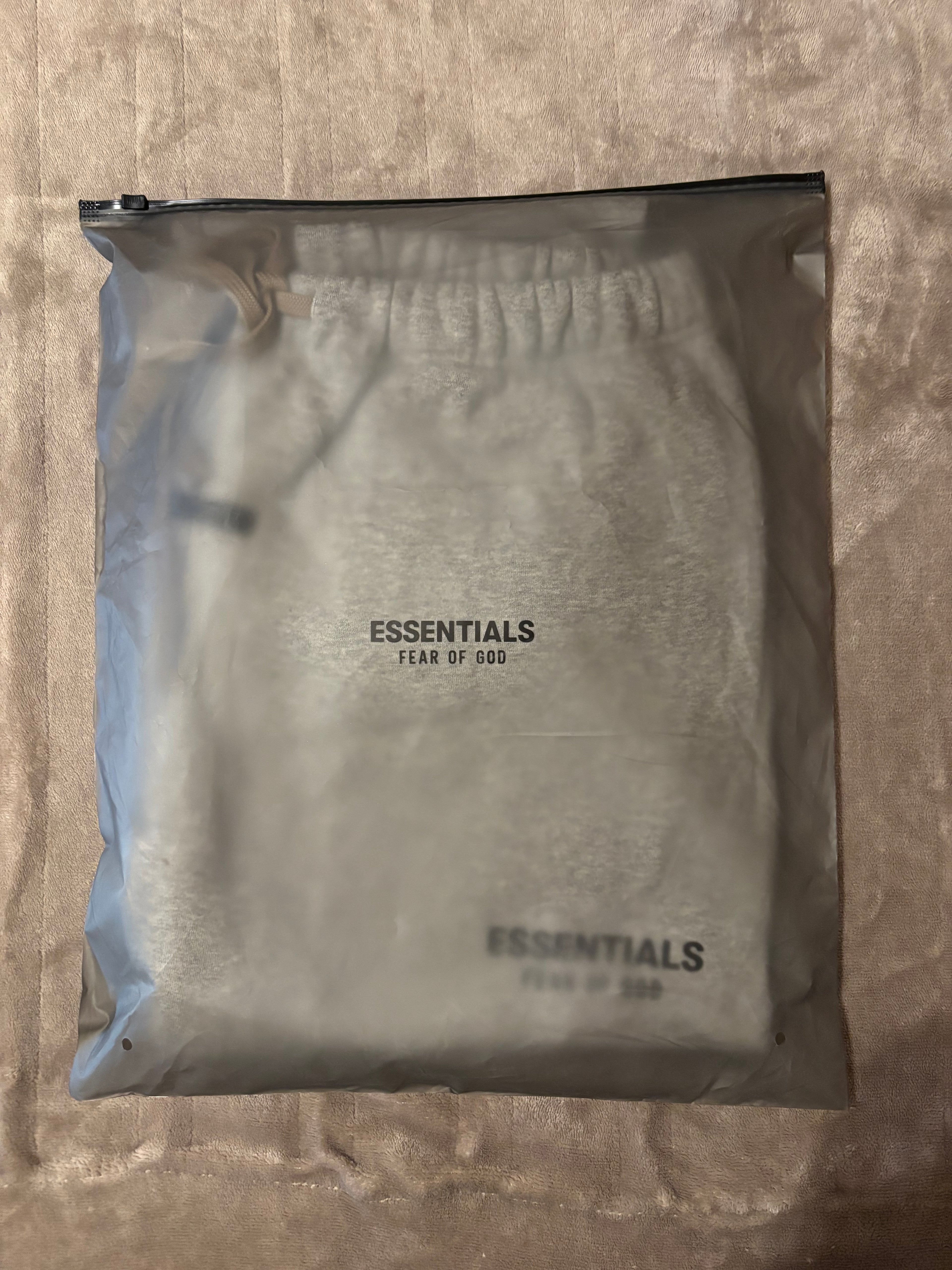 NEW Fear of God Essentials Light Heather Grey Cuffed Sweatpants Size Medium