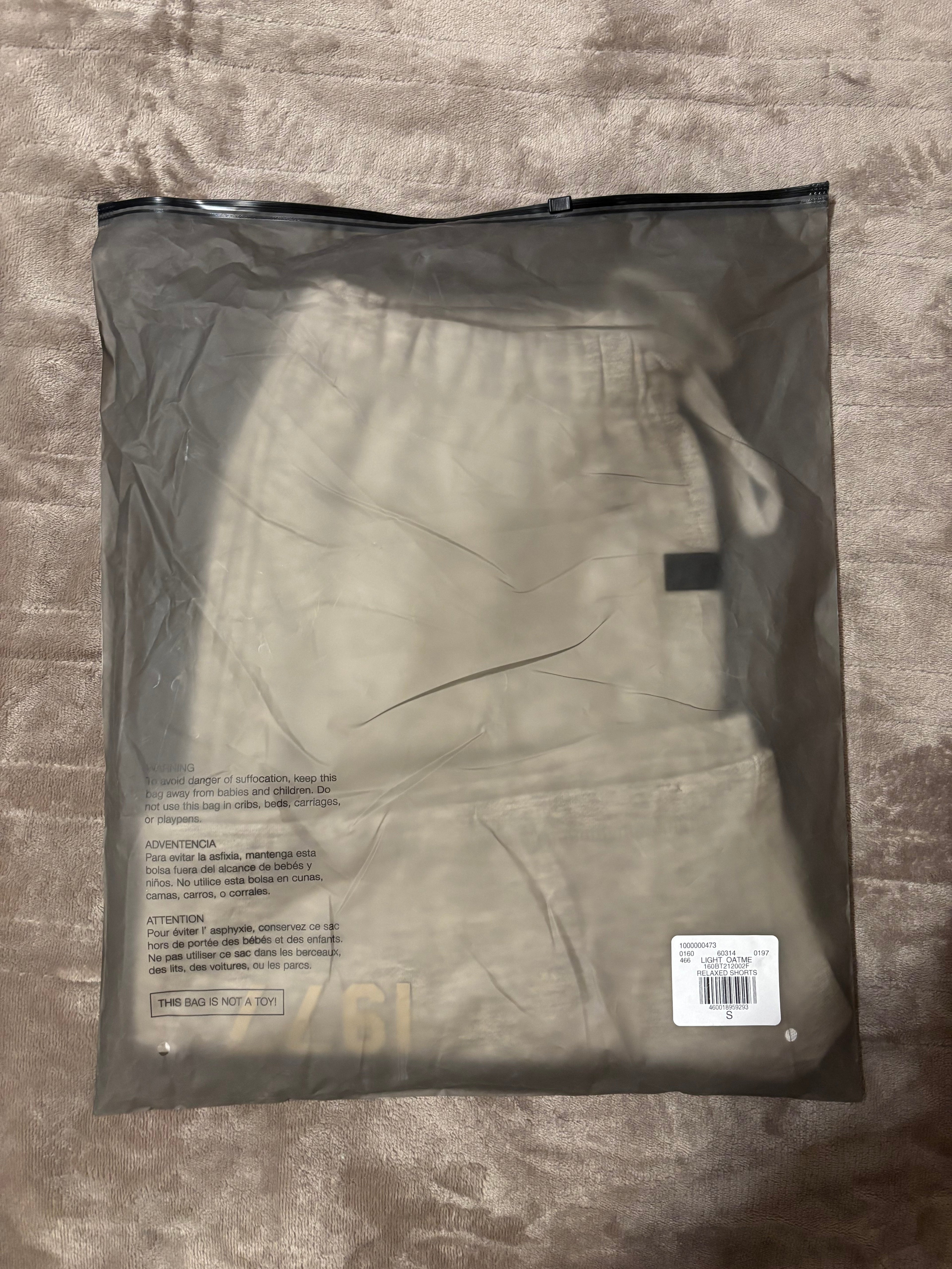 NEW Fear of God Essentials Light Oatmeal 1977 Shorts Size Small